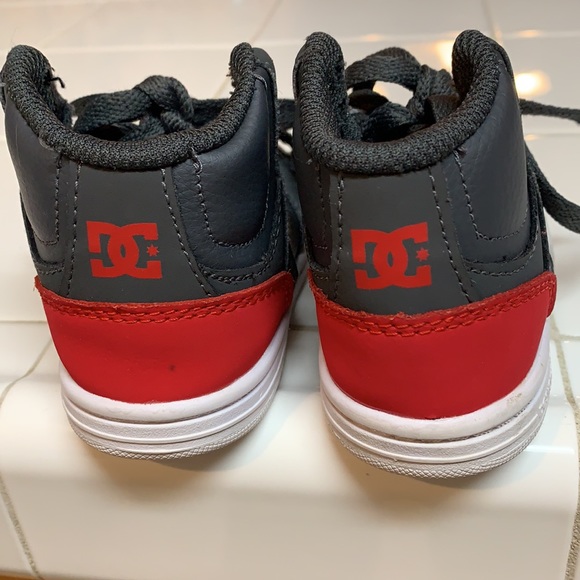 6Toddler DC grey high tops like new! - Picture 3 of 5
